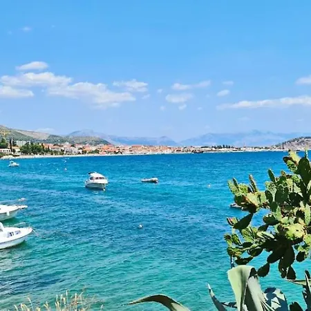 Two Sisters * Trogir